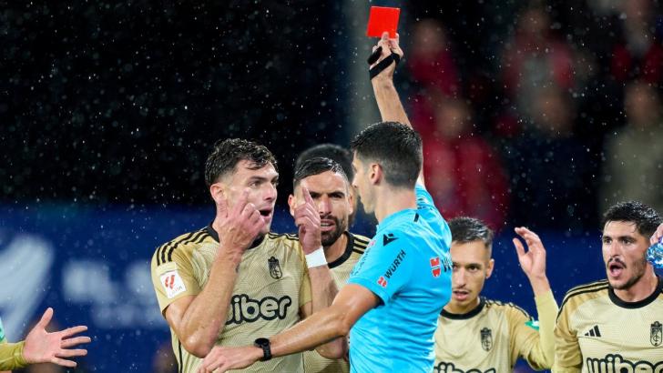Granada's Argentine centre forward Lucas Boye is sent off by Mateo Busquets Ferrer
